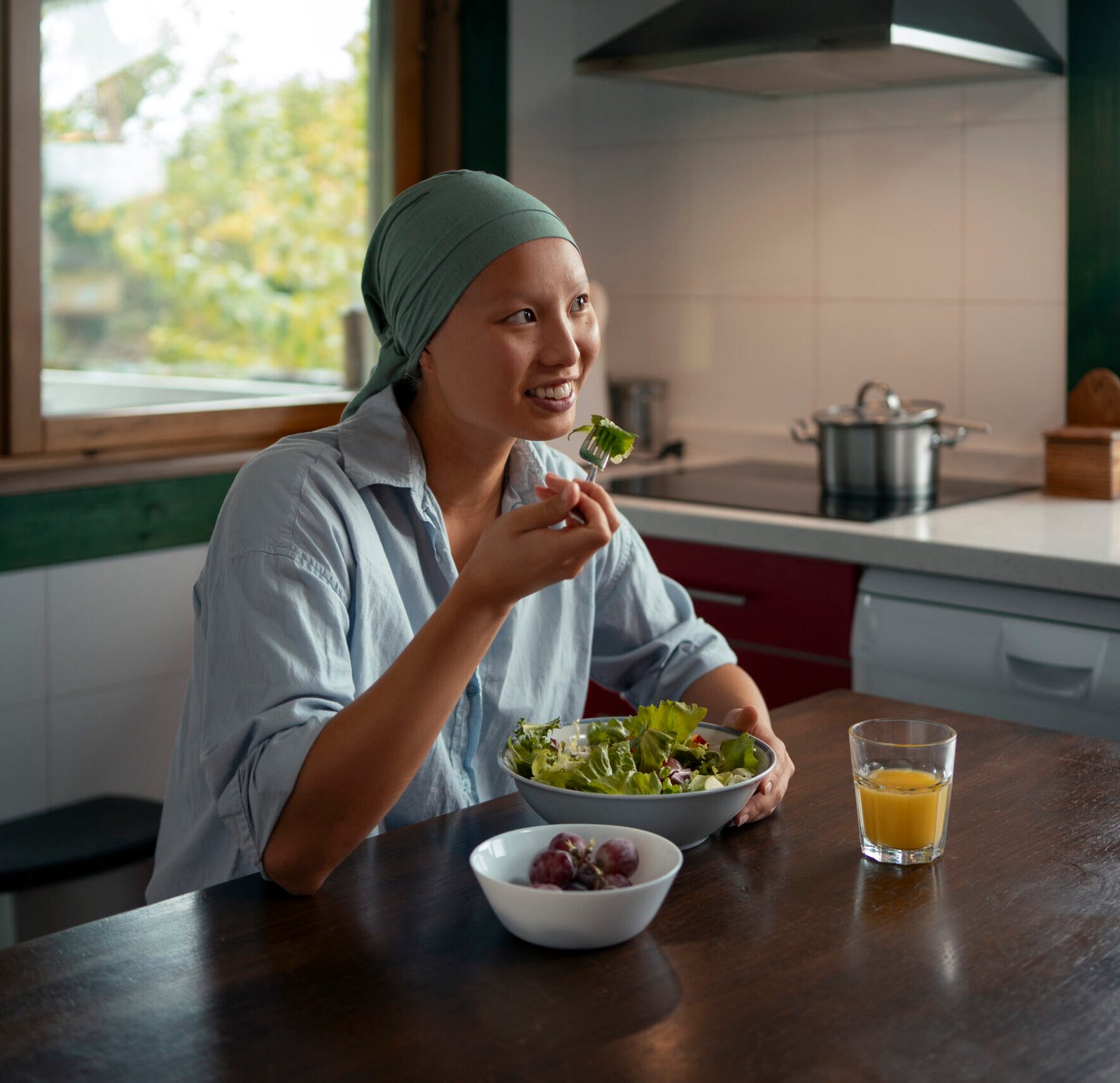 portrait-woman-with-cancer-eating-salad-home